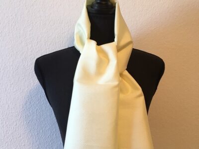 Foulard en soie jaune