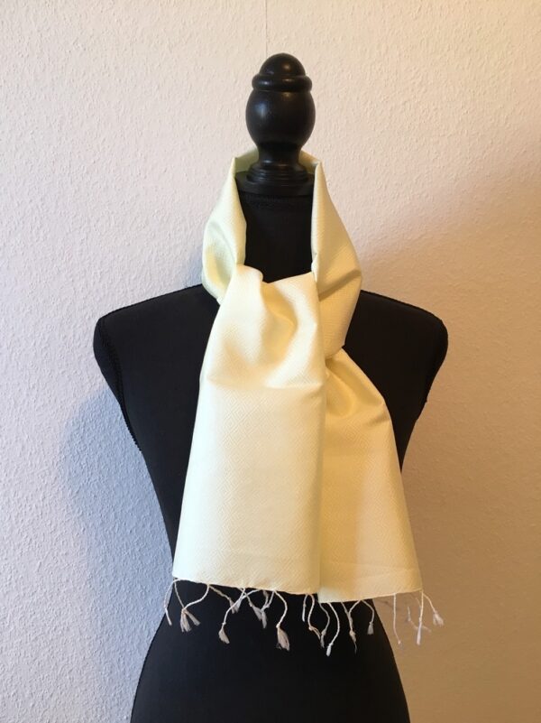 Foulard en soie jaune