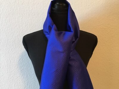 Foulard en soie bleu marine