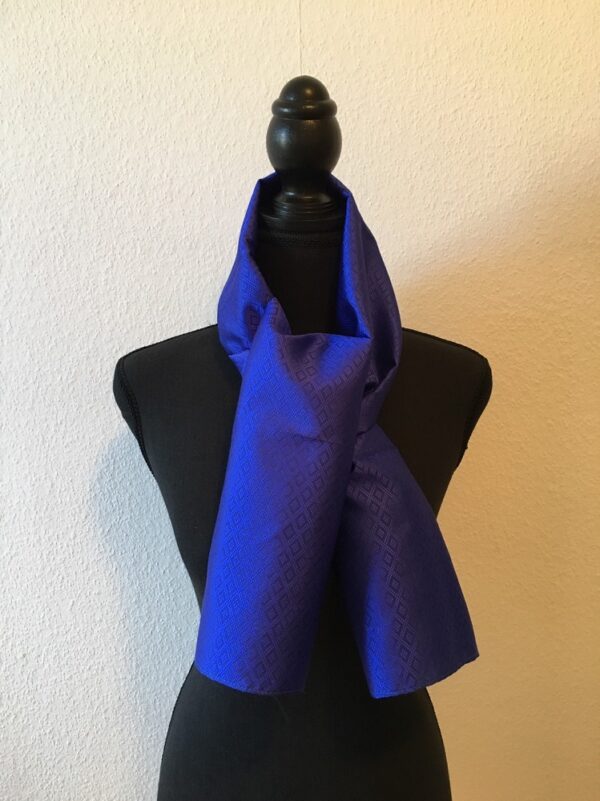 Foulard en soie bleu marine