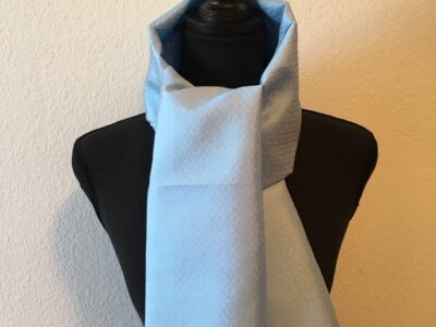 foulard en soie bleu ciel