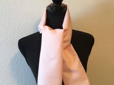 foulard en soie rose pâle
