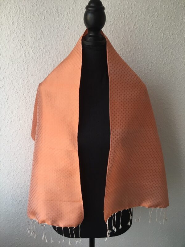 Foulard en soie rose saumon