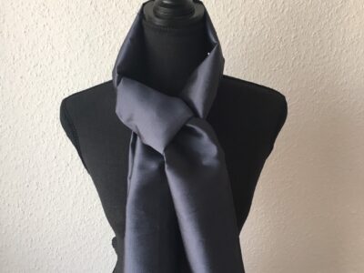 foulard en soie gris