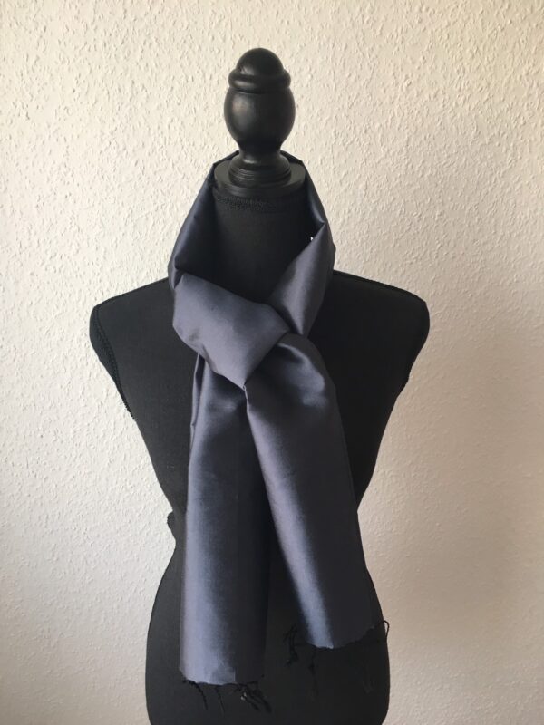 foulard en soie gris