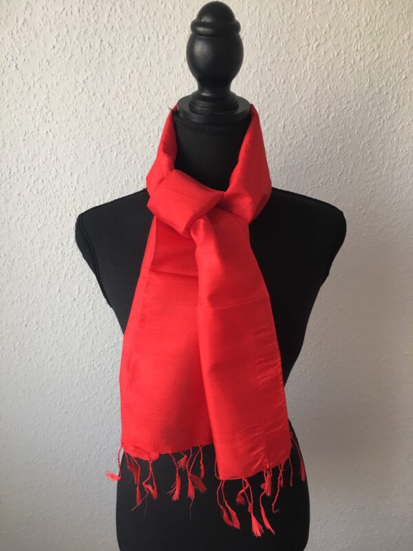 foulard en soie rouge