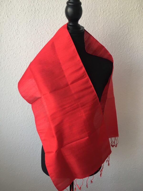 foulard en soie rouge