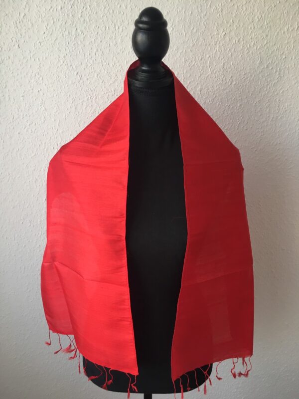 foulard en soie rouge