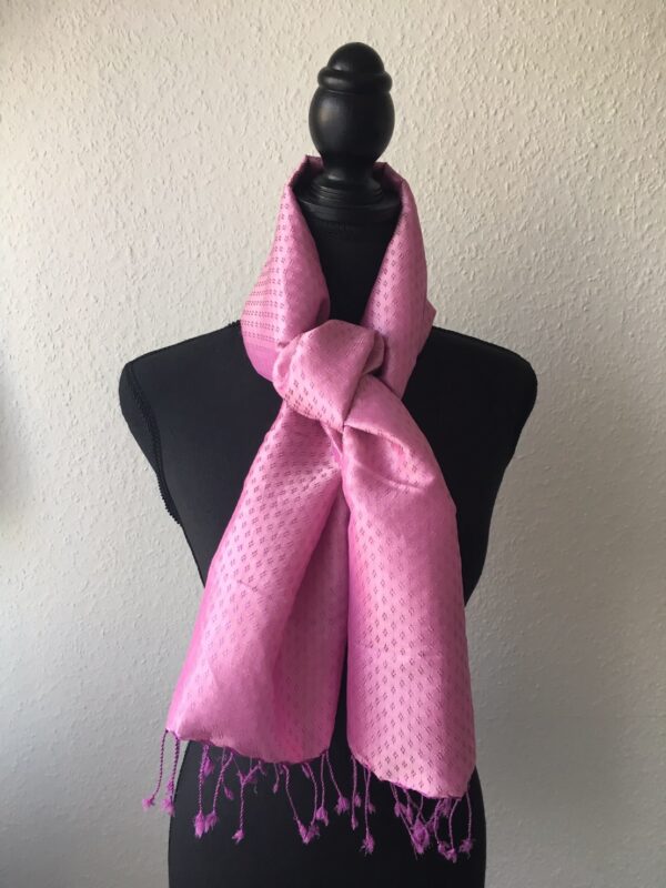foulard en soie rose à motif