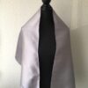 foulard en soie gris clair