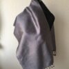 foulard en soie gris