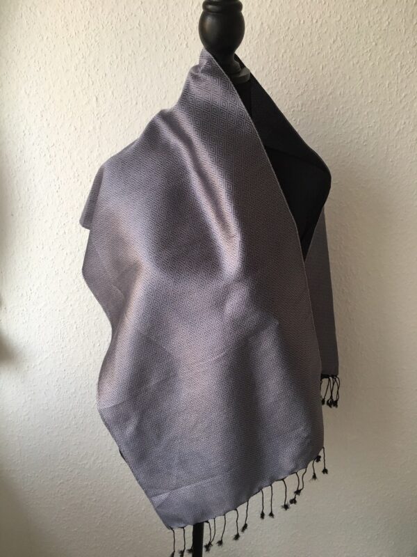 foulard en soie gris