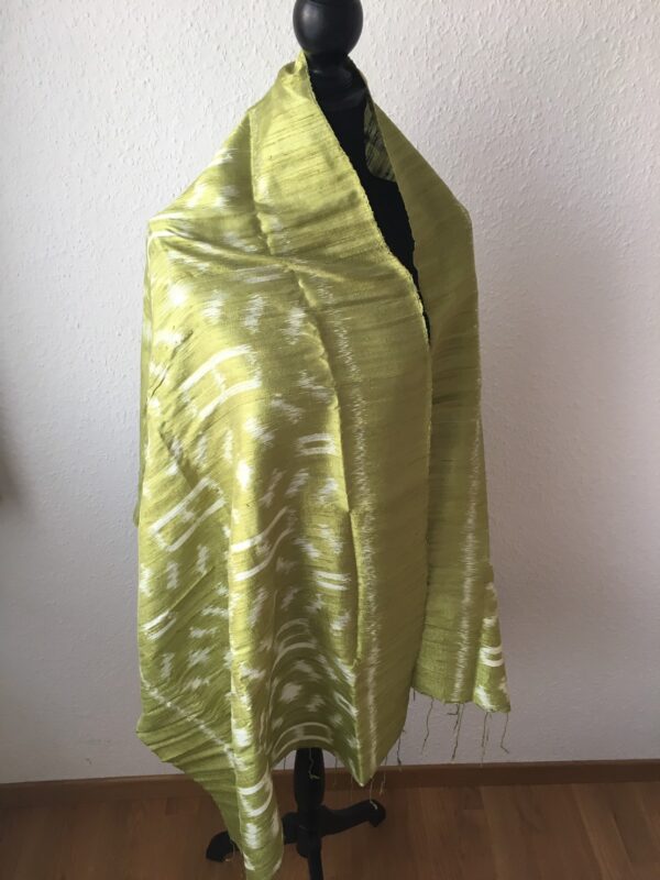 Grand foulard en soie vert pastel