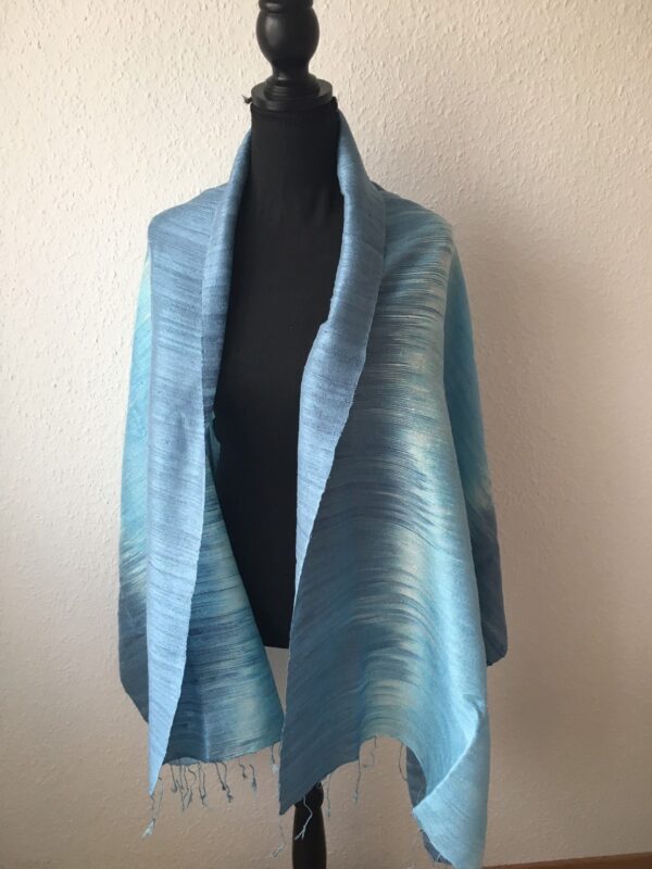 Grand foulard en soie bleu pastel
