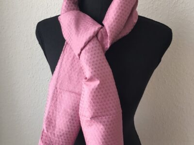 foulard en soie rose pâle