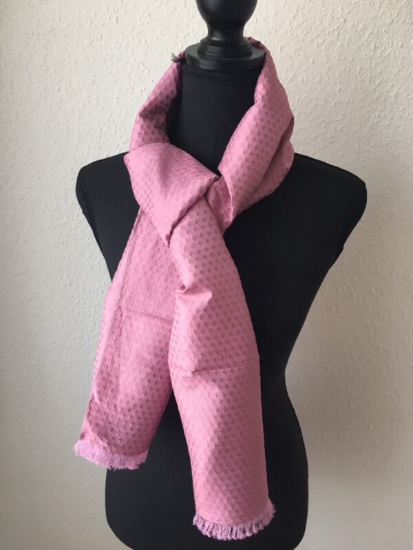 foulard en soie rose pâle