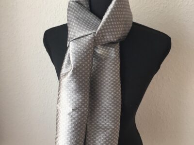 Foulard en soie gris