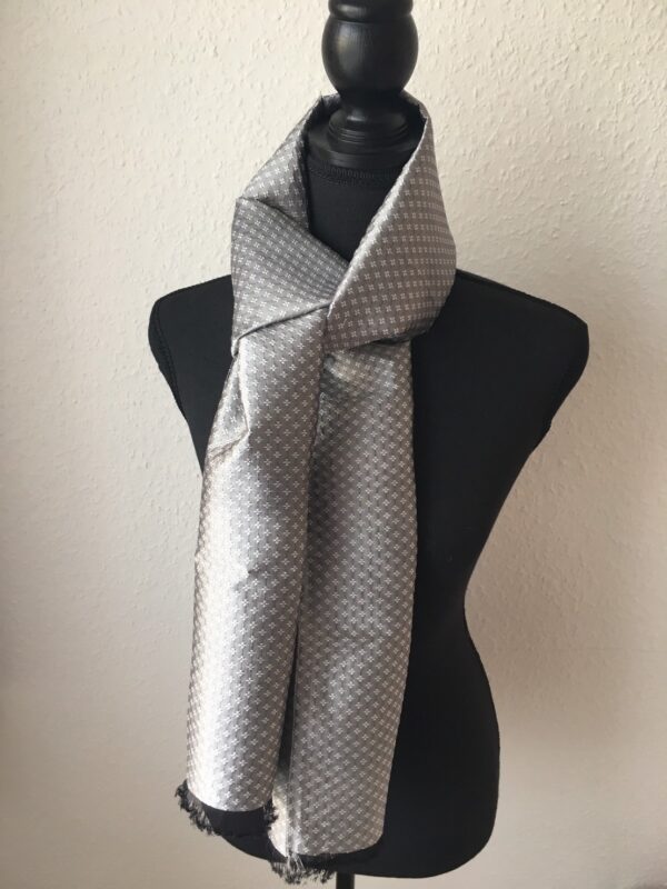 Foulard en soie gris