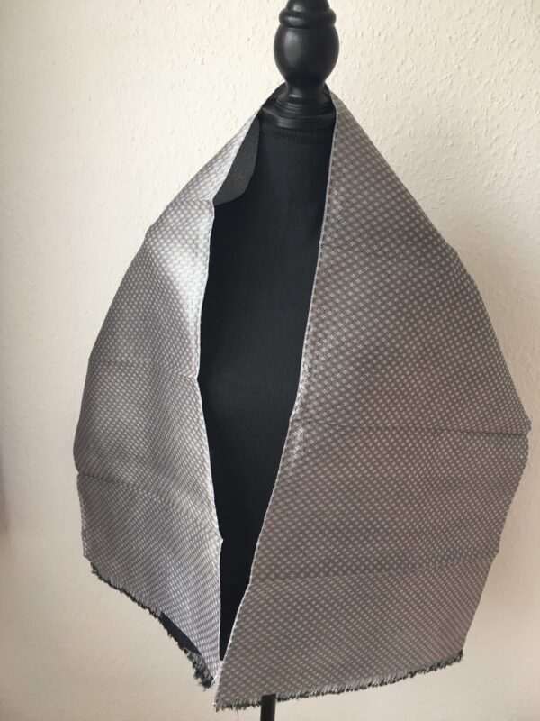 Foulard en soie gris