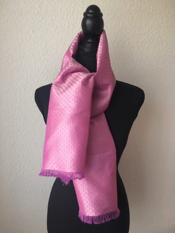 foulard en soie rose