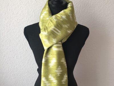 Grand foulard en soie vert pastel