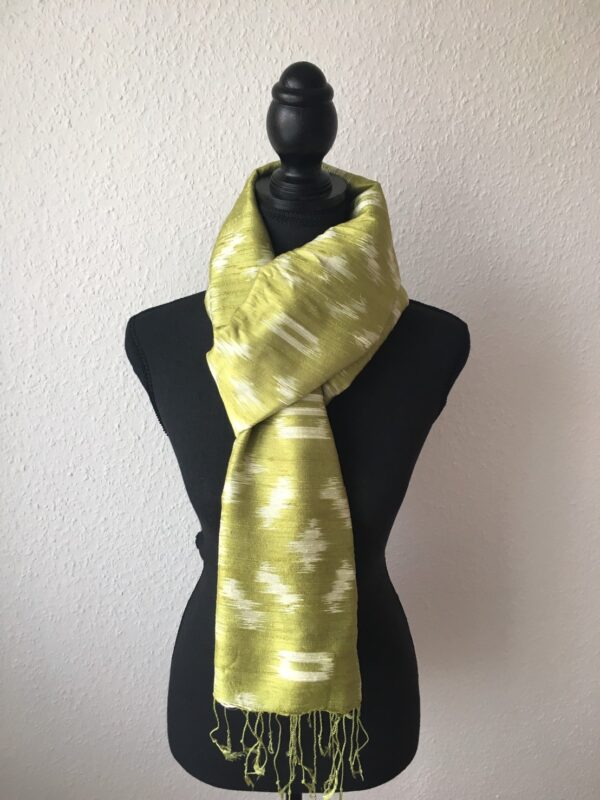 Grand foulard en soie vert pastel