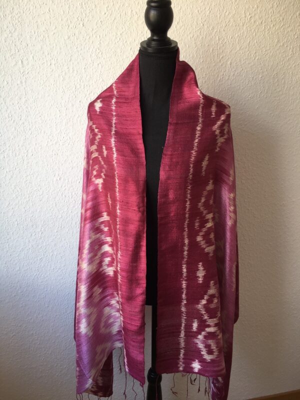 grand foulard en soie rouge