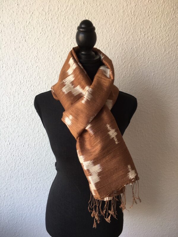 foulard en soie brun