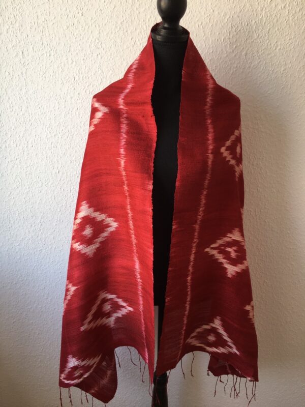 grand foulard en soie rouge