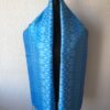 écharpe en soie bleue