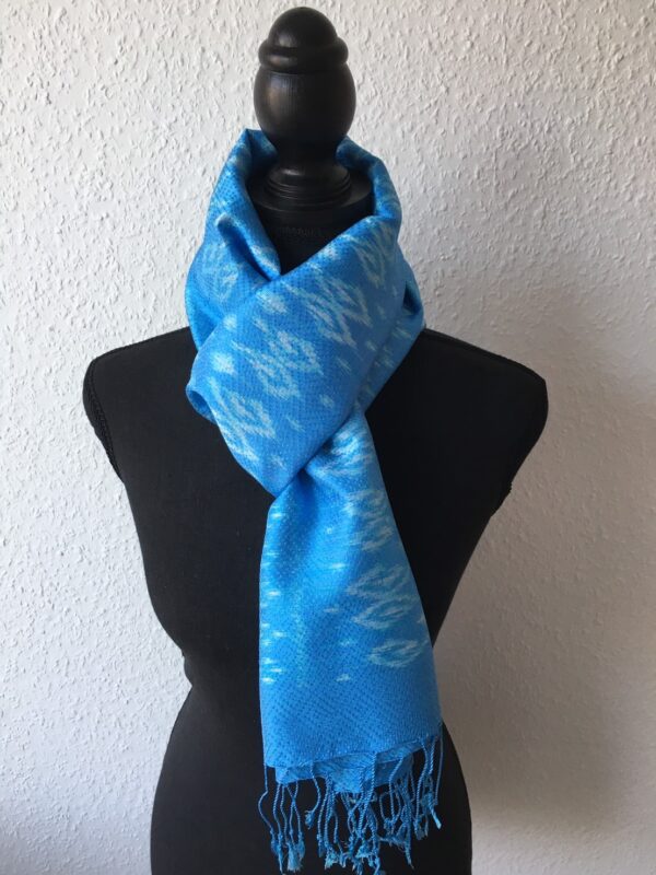 foulard en soie bleu ciel