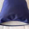 Grande taie d’oreiller en soie bleue à motifs yokdok – 47,5 cm x 75 cm – Image 2